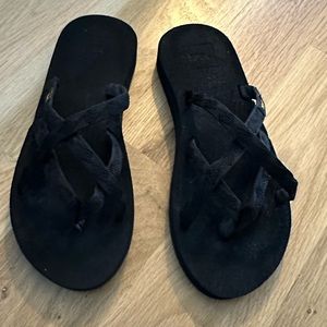 Teva Olowahu Slide Sandal Active Thong Cross Strap Flat Black Hike